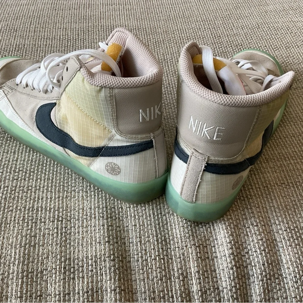 Nike Kids Sneakers in Tan and Green 7Y